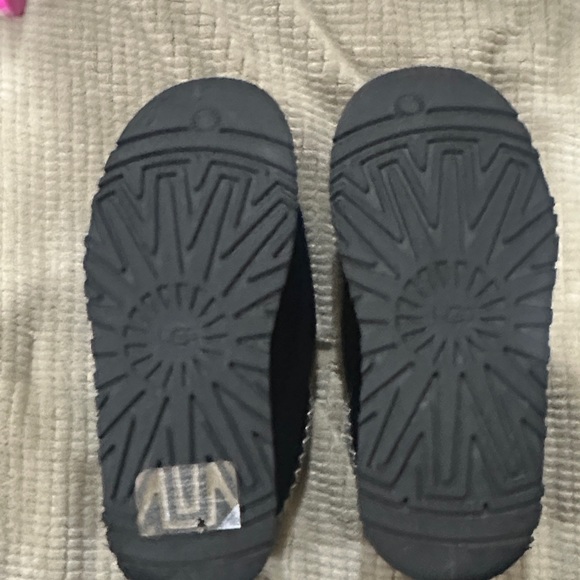 UGG Women’s Black and Gray mule/clogg. - Picture 7 of 8